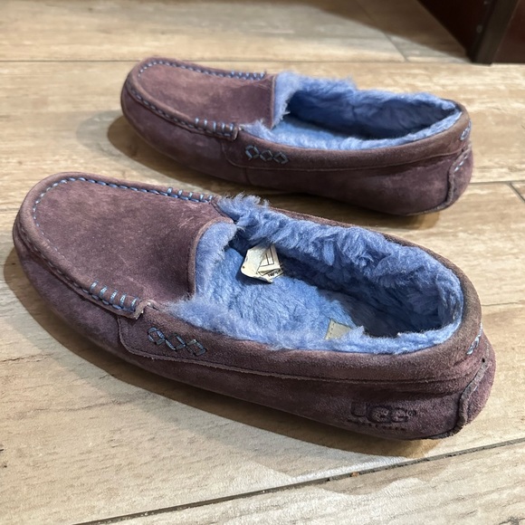 UGG Purple Slippers with Blue Lining - Picture 5 of 6